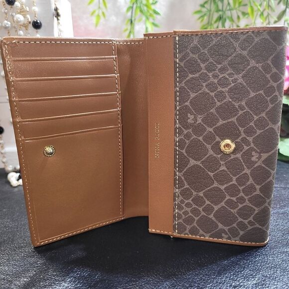 NWOT Nina Ricci Wallet - Picture 16 of 16